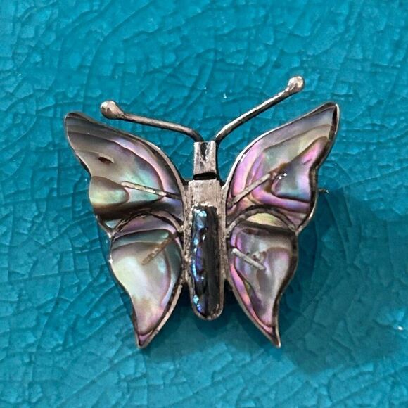 Vintage 925 Sterling Silver Butterfly Brooch Pin Womens Iridescent Abalone Shell - Picture 4 of 5
